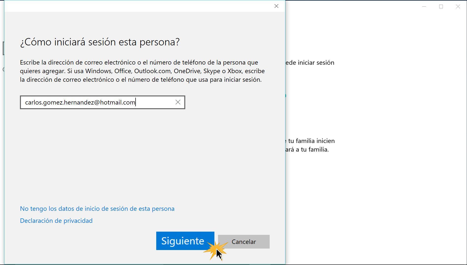 Escribe el correo electrónico o número de teléfono de la persona para añadir la cuenta.