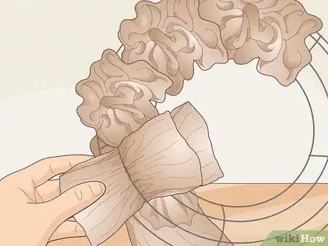 Image titled Make a Burlap Wreath Step 11