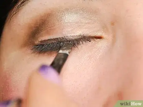 Image titled Apply 1960's Style Eye Makeup Step 6