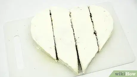 Image titled Cut a Heart‐Shaped Cake Step 12