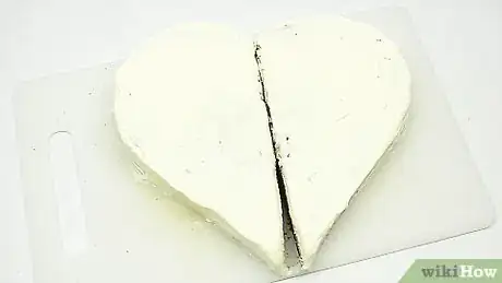 Image titled Cut a Heart‐Shaped Cake Step 11