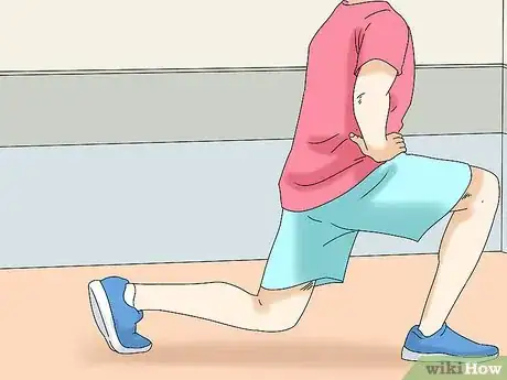 Image titled Do Walking Lunges Step 8