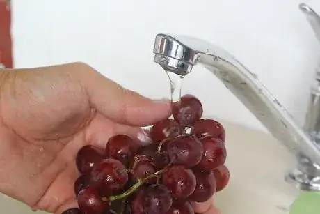 Image titled Wash Grapes Step 2