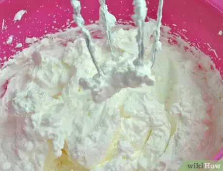 Image titled Decorate a Cake with Whipped Cream Icing Step 7
