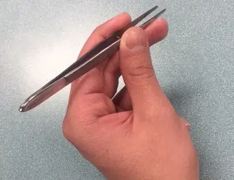 Image titled Holding the tissue forceps