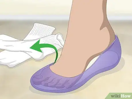 Image titled Stretch Plastic Shoes Step 4