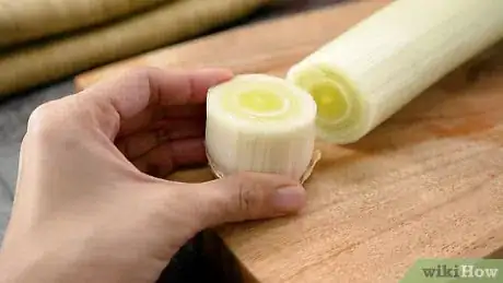 Image titled Cut Leeks Step 1