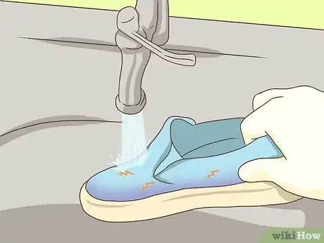 Image titled Dye Canvas Shoes Step 13