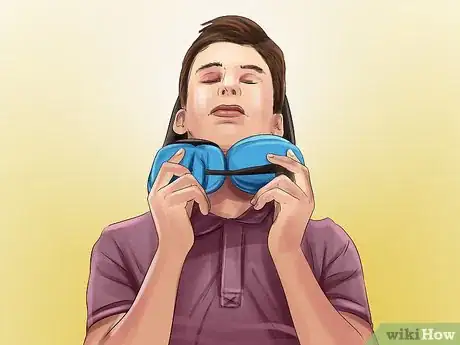 Image titled Use a Travel Pillow Step 1