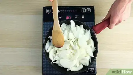 Image titled Make Caramelized Onions Step 4