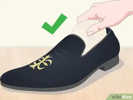 Image titled Stretch New Shoes Step 11