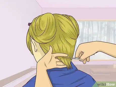 Image titled Cut the Back of a Bob Haircut Step 5