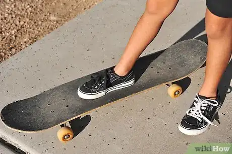 Image titled Basic skateboard Step 3