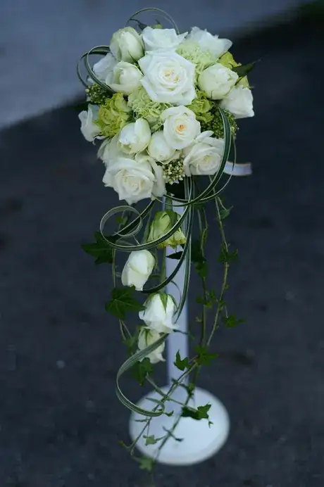 Image titled Cascading Bouquet.png