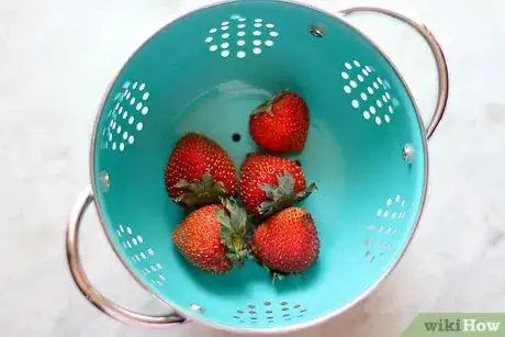 Image titled Prepare and Use Strawberries Step 2