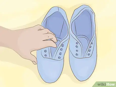 Image titled Scotchgard Shoes Step 4