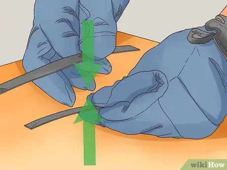 Image titled Use a Uline Strapping Tool Step 1