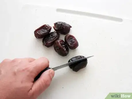 Image titled Finely Chop Dates Step 2