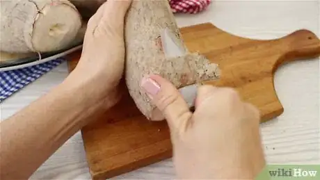 Image titled Make Garri (Cassava Flour) from Raw Cassava Step 1