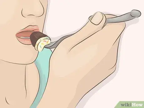 Image titled Eat a Cupcake Step 10