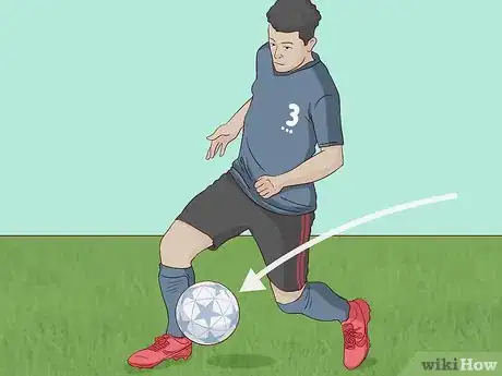 Imagen titulada Trap a Soccer Ball Step 9