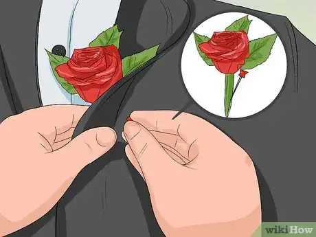 Imagen titulada Pin on a Boutonniere Step 5