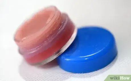 Imagen titulada Make Flavored Lip Gloss Step 3