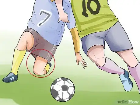 Imagen titulada Slide Tackle in Soccer Step 5