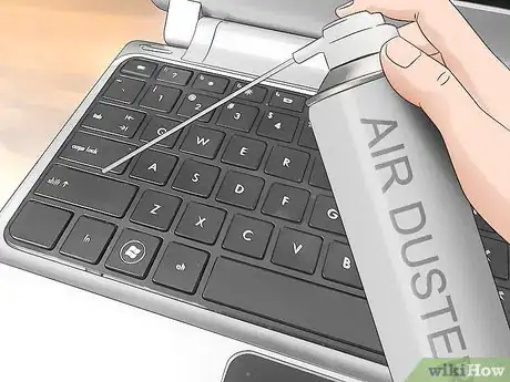 Imagen titulada Clean a Laptop Keyboard Step 3
