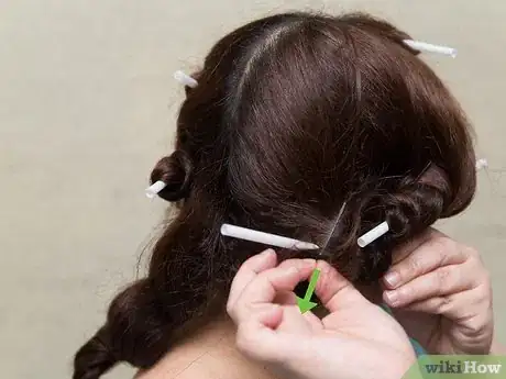 Imagen titulada Curl Your Hair with Straws Step 11