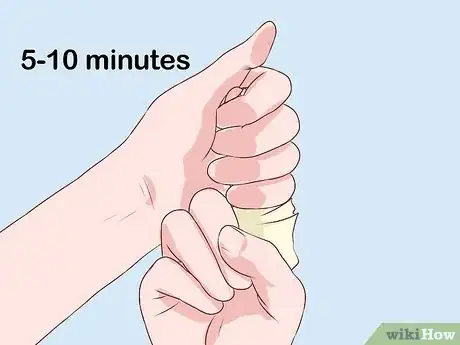 Imagen titulada Bandage Fingers or Toes Step 2