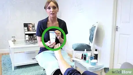 Imagen titulada Perform a Professional Salon Pedicure Step 14