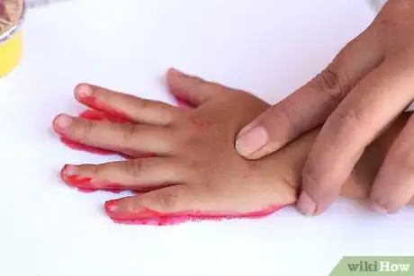 Imagen titulada Make Handprint Art Step 12