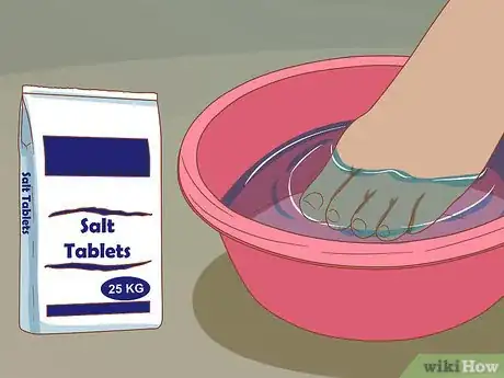 Imagen titulada Help a Toenail Grow Back Quickly Step 10