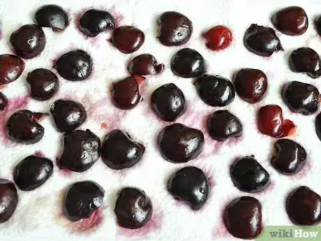 Imagen titulada Make Dried Cherries Step 3