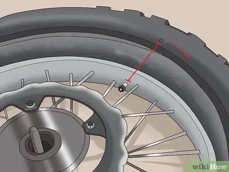 Imagen titulada Change a Motorcycle Tire Step 10