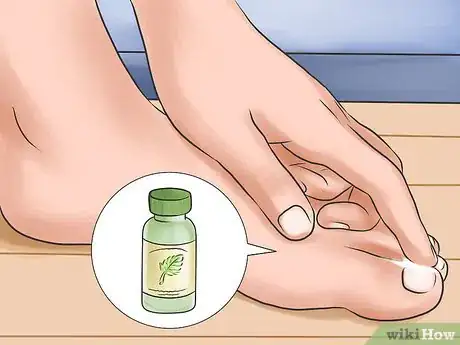 Imagen titulada Clean Toe Nails Step 10
