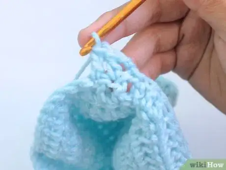 Imagen titulada Crochet a Baby Hat Step 20