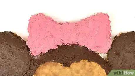 Imagen titulada Make a Minnie Mouse Cake Step 26