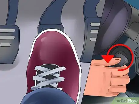 Imagen titulada Handle a Stuck Accelerator Pedal Step 12