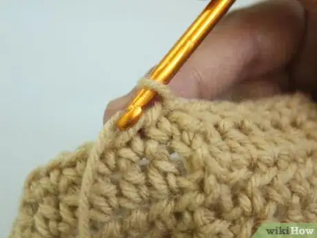 Imagen titulada Crochet a Baby Hat Step 32