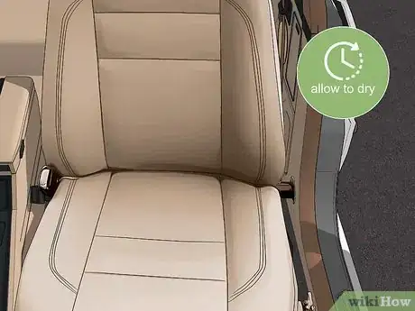 Imagen titulada Shampoo Car Interior Step 8