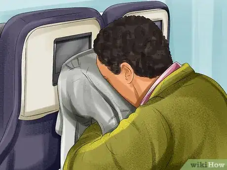 Imagen titulada Use a Travel Pillow Step 8