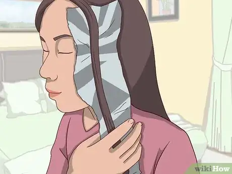 Imagen titulada Put Streaks in Your Hair at Home Step 5