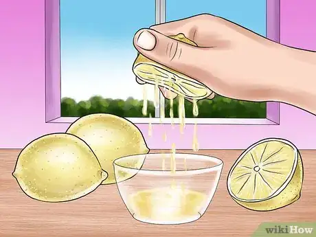 Imagen titulada Lighten or Brighten Dark Hair With Lemon Juice Step 6