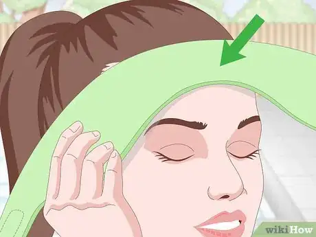 Imagen titulada Cover an Ear Piercing for Swimming Step 13