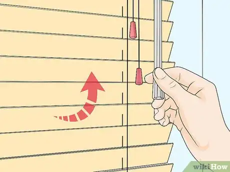 Imagen titulada Clean a Venetian Blind Step 11