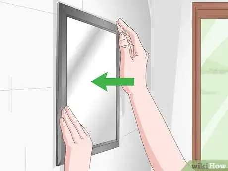 Imagen titulada Hang a Mirror on a Wall Without Nails Step 3
