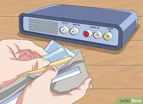 Imagen titulada Connect a TV to a DVD Player Without A_V Jacks Step 1