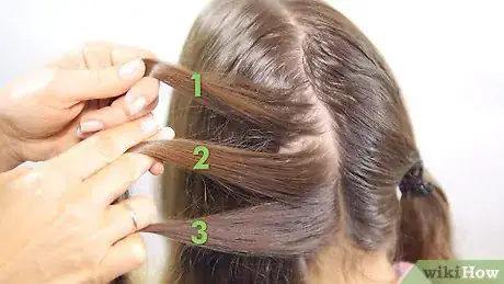 Imagen titulada Make a Crown Braid Step 2